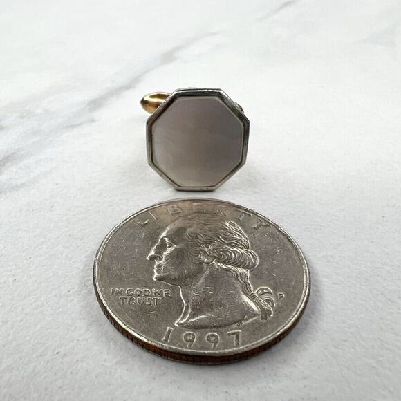 Vintage Mother of Pearl Single Cufflink - Picture 2 of 6